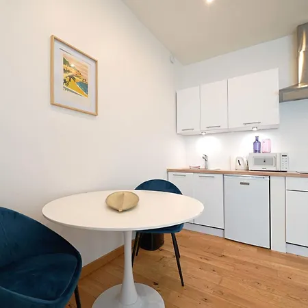 Apartment Superbe De 2 Pieces *