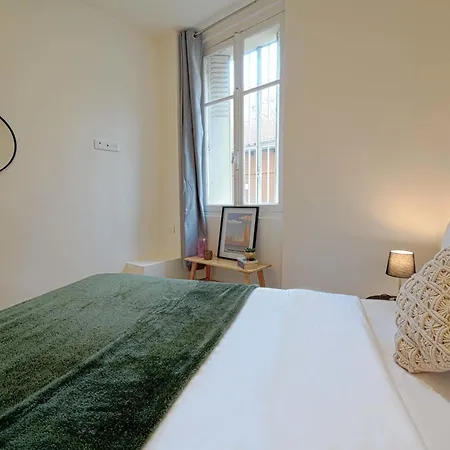 Superbe De 2 Pieces Apartment