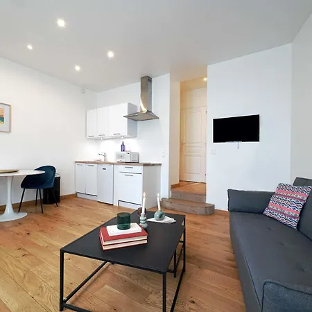 Superbe De 2 Pieces Apartment *